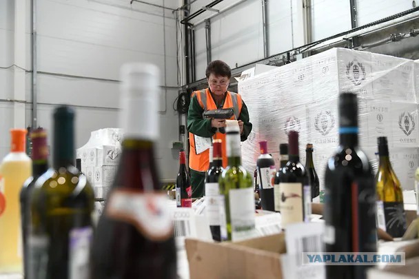 Импортеры алкоголя столкнулись с затовариванием складов