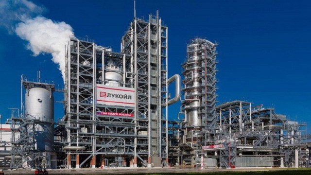 Крупнейший НПЗ «Лукойла» остановил работу