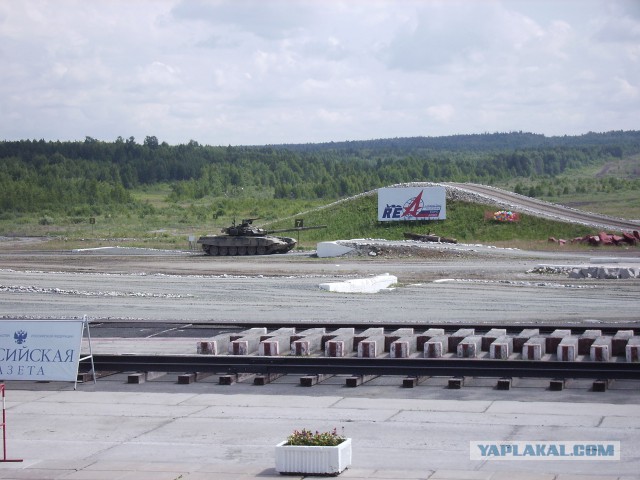 Танки.