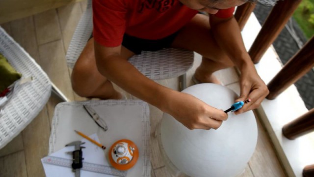 Филиппинский подросток собрал копию робота BB-8 из «Звездных войн»
