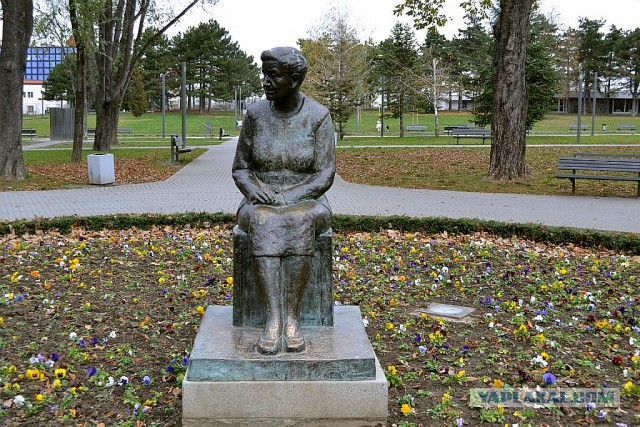 Сядь со мною рядом!