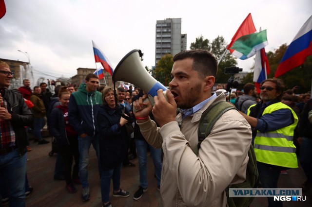 «Космонавты» против недовольных. Новосибирск