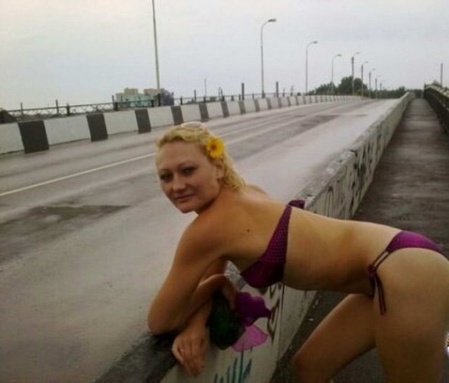 Дуры, хватит кобениться перед фотиком