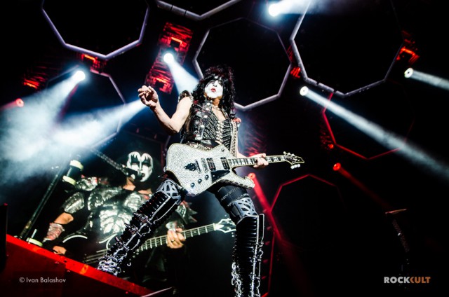 Kiss - Dynasty. История создания