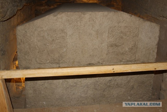 Одни уверены, что Египетские пирамиды построили инопланетяне, другие отрицают. Кто прав?