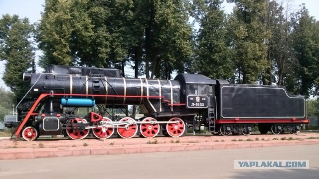 Памятник паровозу