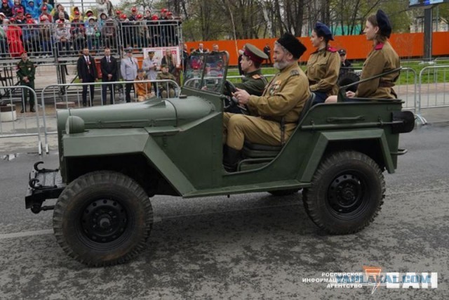Торжественное шествие раритетной техники в День Победы прошло в Верхней Пышме. Фото