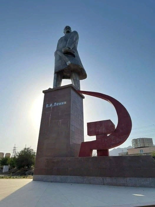 «Вне социализма нет спасения человечеству от войн, от голода, от гибели ещё миллионов и миллионов людей» (Ленин)