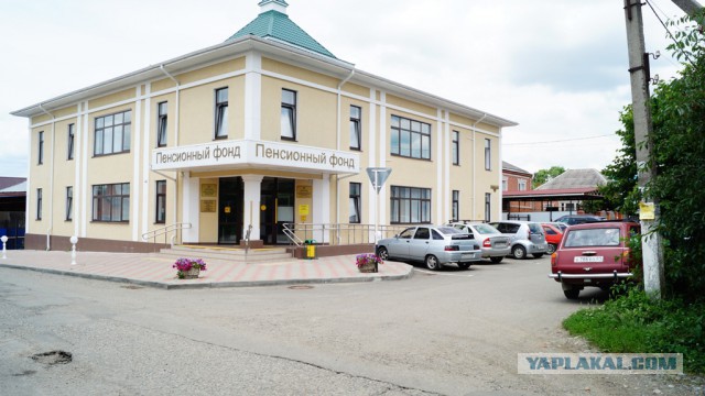 Неоправданно роскошные дворцы Пенсионного фонда в разных городах