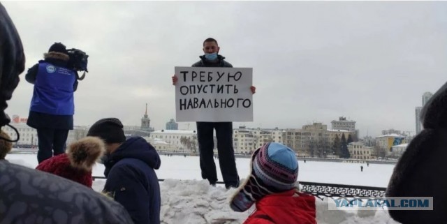 Жители Покрова о Навальном, которого этапировали туда в ИК-2.