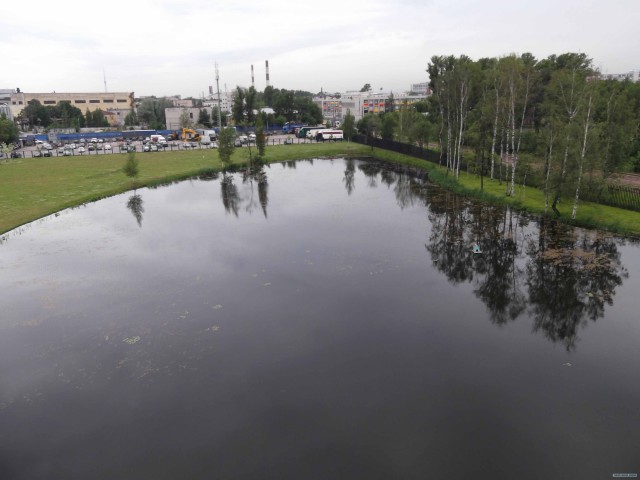 На территории бизнес центра…