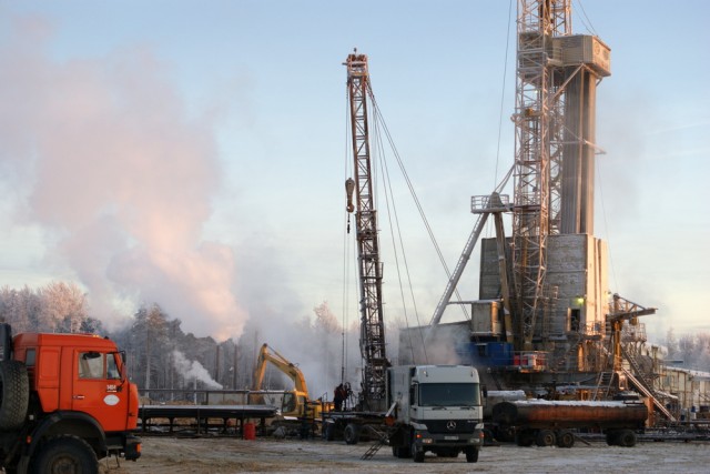 С Днём нефтяника!