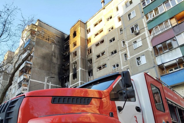 Кадры с попавшими под массированный удар дронов домами в Курске
