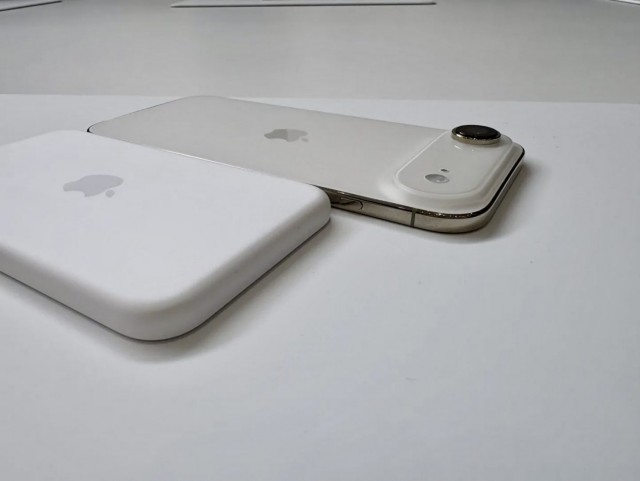 iPhone Air со специальным пауэрбанком от Apple показали на фото