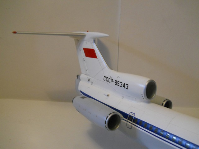 Деревянная модель Ту-154Б2