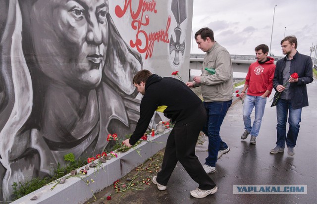 Акция в память Юрия Буданова у моста им. Ахмата Кадырова (4 фото)