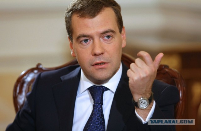Медведев назвал учение Маркса экстремистским