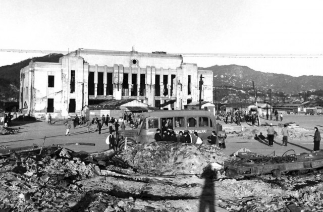 Хиросима до и после атомной бомбардировки, 1945 год.