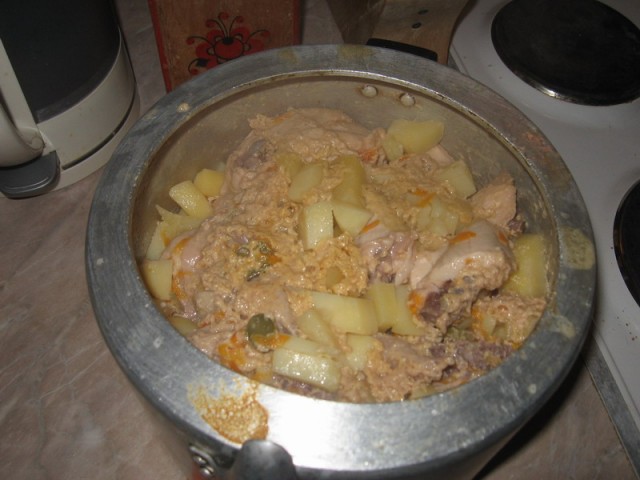 Картошка тушёная с курицей "по домашнему"