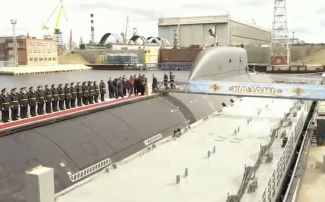 Атомный подводный ракетный крейсер «Красноярск» проекта 885 «Ясень-М» — самый большой в мире — сегодня спустили на воду в Северодвинске