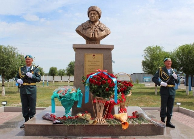 Памятник легендарному полководцу Ивану Панфилову открыли в Талдыкоргане