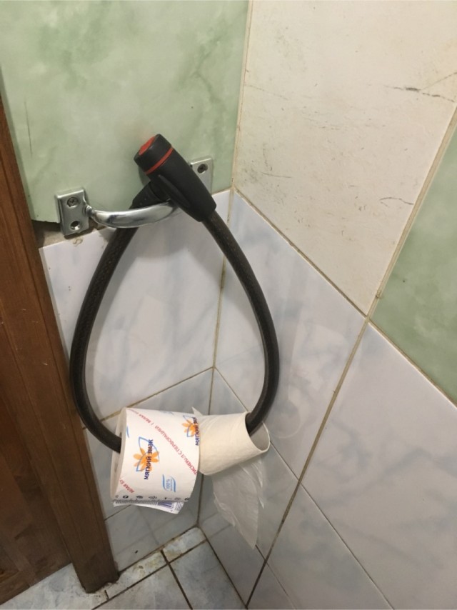 Рюмочные и наливайки изнутри, а также местный контингент