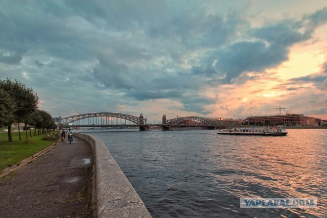 Прохожий заметил плывущий в Неве труп без ног