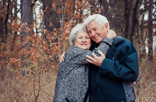 "Не про секс 60+. Отец нашёл себе подружку": женщина про своего пожилого отца