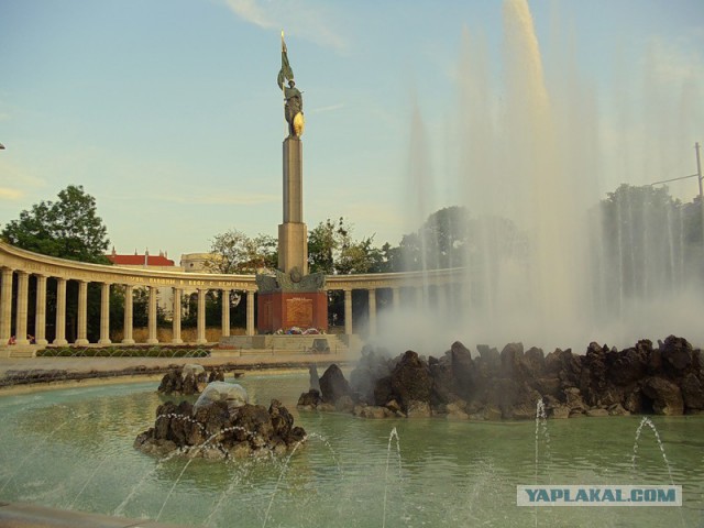 Вандализм на памятниках Воинской Славы в Днепре