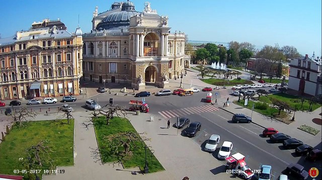 Сейчас бы в мае в снежки поиграть