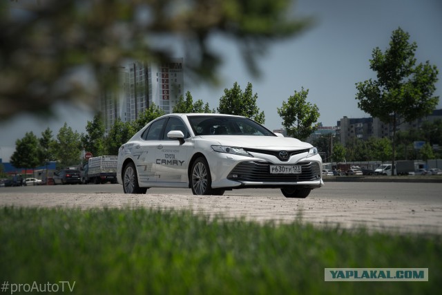 Toyota Camry 2018 - "Кто ты"? (Обзор)
