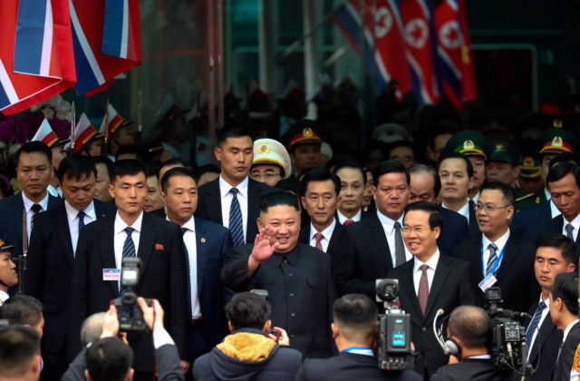 Прибытие Ким Чен Ына на саммит КНДР и США. Три тысячи километров на бронированном поезде и ещё несколько — на автомобиле