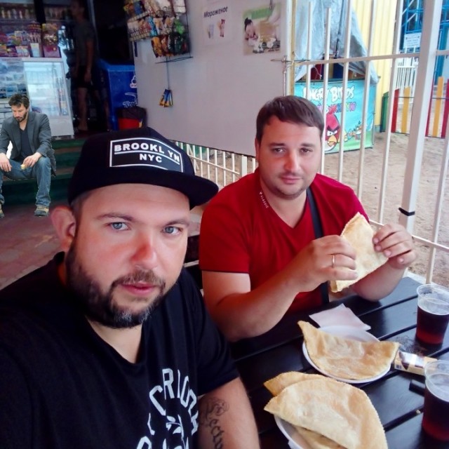 Фотожаба: мы с кентом и чебуреки