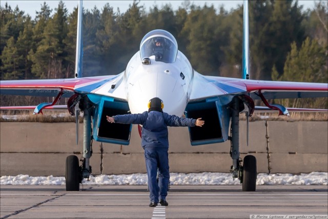 Тренировки "Русских витязей" на новых Су-35С в Кубинке