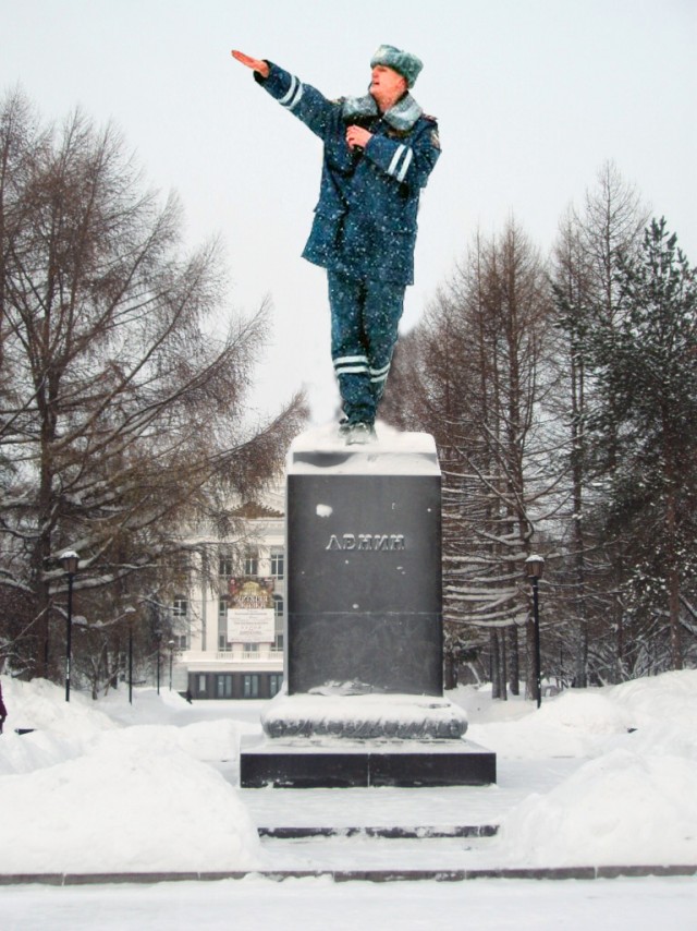 Фотожаба: полицейский в снегу
