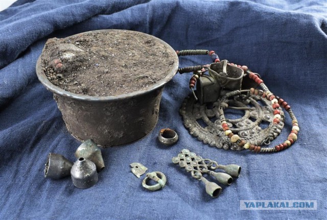 Российские археологи нашли два экзотических клада