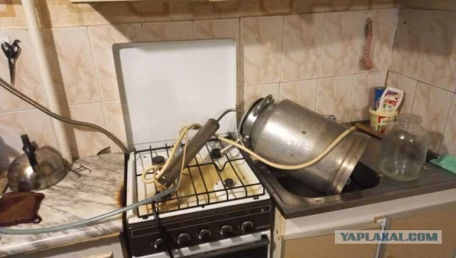 Татарстанец хотел сделать самогон, но «хлопнул» квартиру