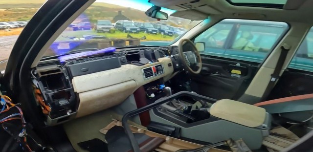 Кладбище Range Rover, спрятанное в сельской местности Уэльса