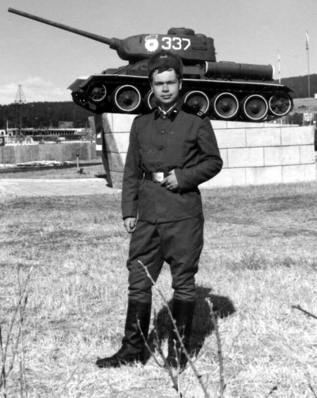 А давайте в честь праздника, выкладывать свои армейские фотки уважаемые яповцы