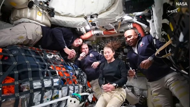 Корабль Orion с экипажем Artemis 2 вышел на траекторию полёта к Луне.