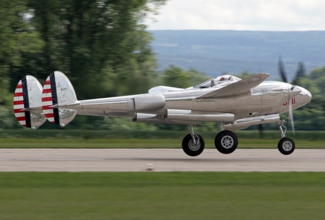 Многоцелевой истребитель P-38 «Lightning»