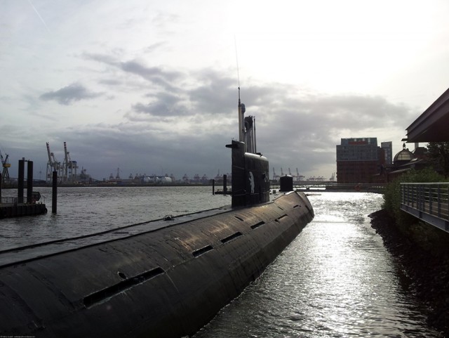 Подводная лодка в городе