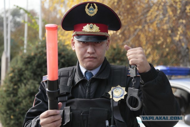 Футболиста приняли за выбежавшего болельщика