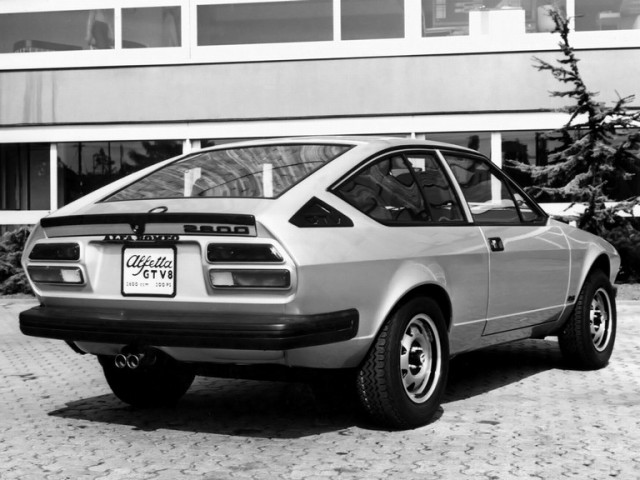 Alfa Romeo Montreal. "Ferrari для бедных". Красивых автофото пост