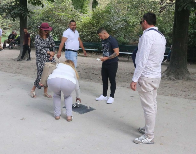 Мошенник понял, что может потерять деньги, и стал мешать парню