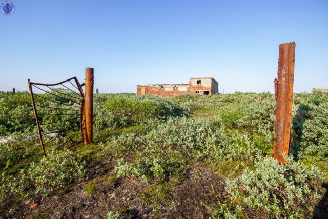Заброшенная на Арктическом острове советская ракетная база С-125