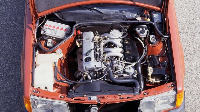 Маленький, но настоящий: как создавали Mercedes 190 и почему он стал звездой