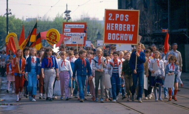 Как выглядели пионеры социалистических стран Европы. Их форма, значки и галстуки
