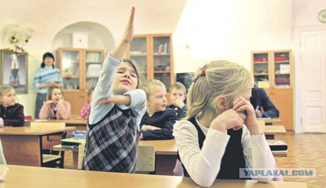Запрета ученику выходить в туалет на уроке быть не может!