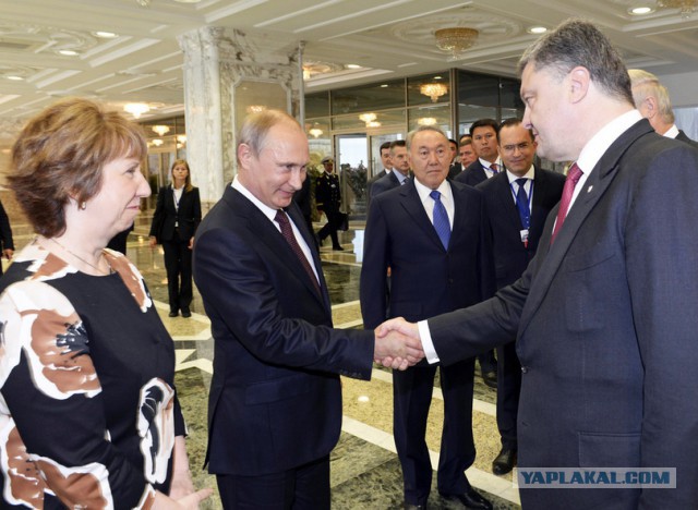 Рукопожатие Путина и Порошенко
